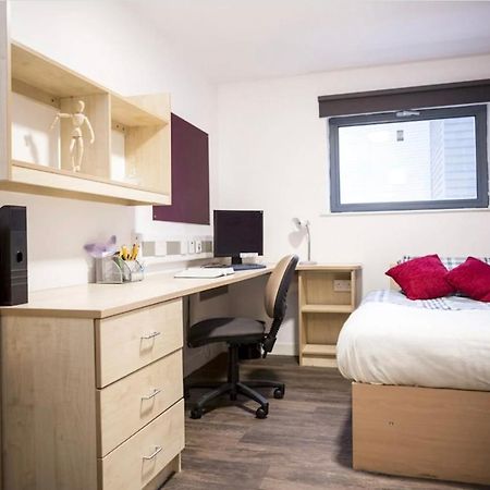 Small Double Ensuite Room Next To The City Centre Λιντς Εξωτερικό φωτογραφία